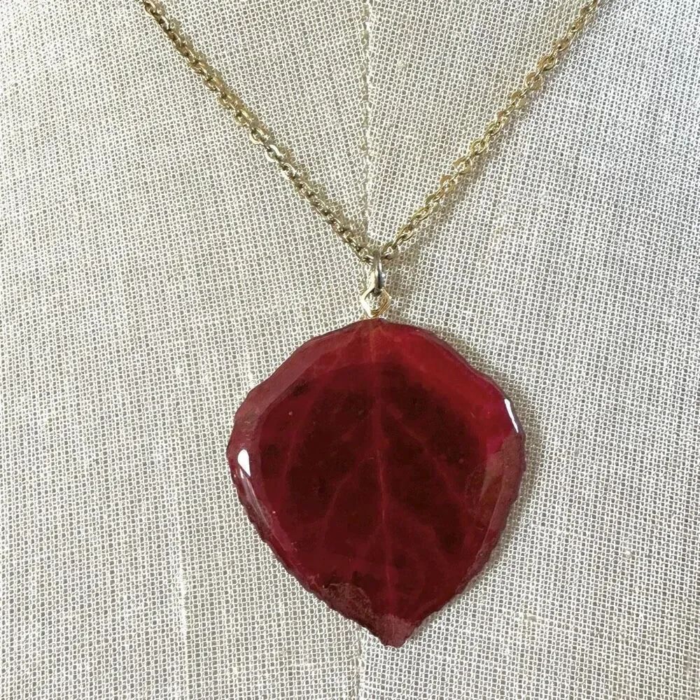 Leaf pendant necklace gold tone chain